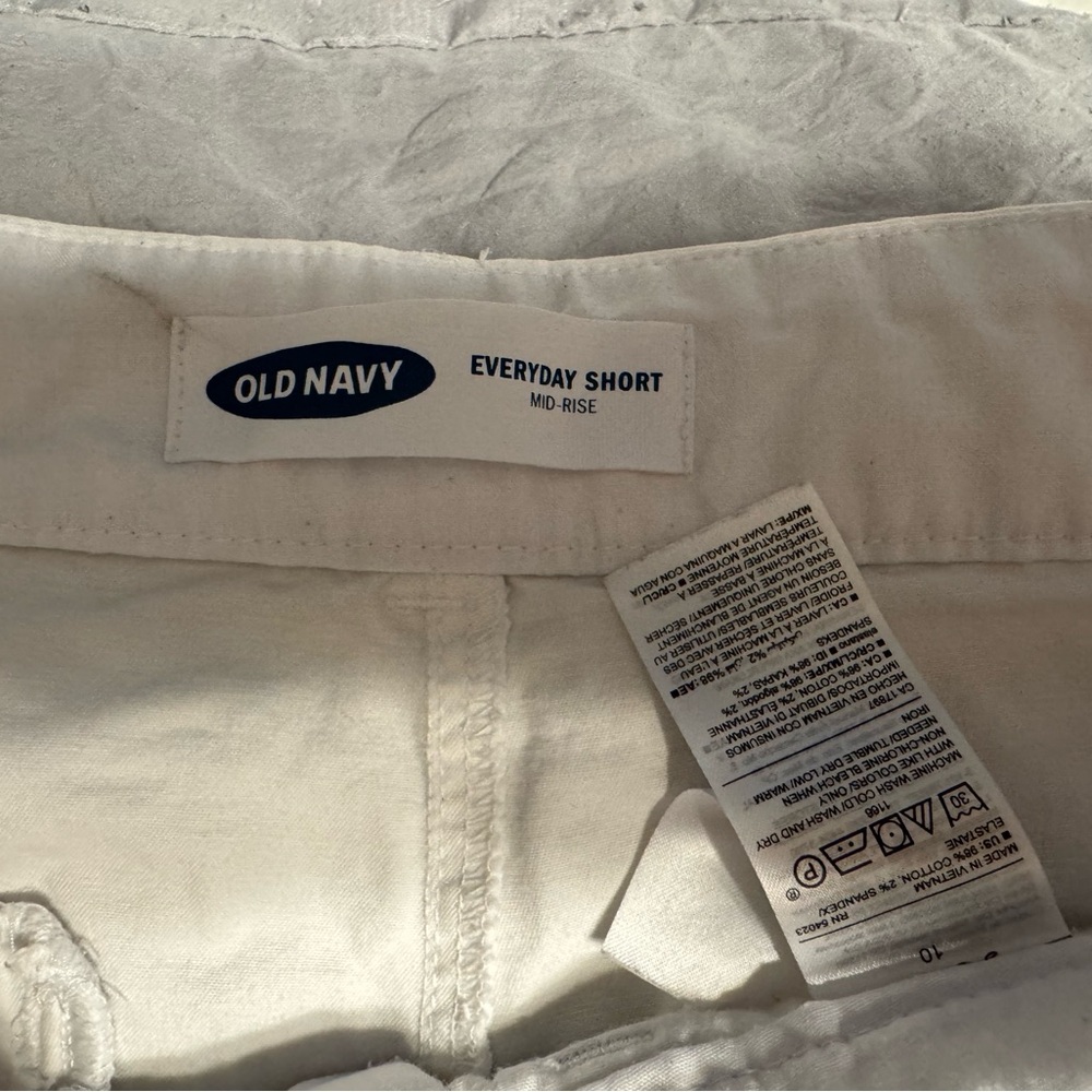 Old Navy Everyday chino Short - Picture 2 of 3